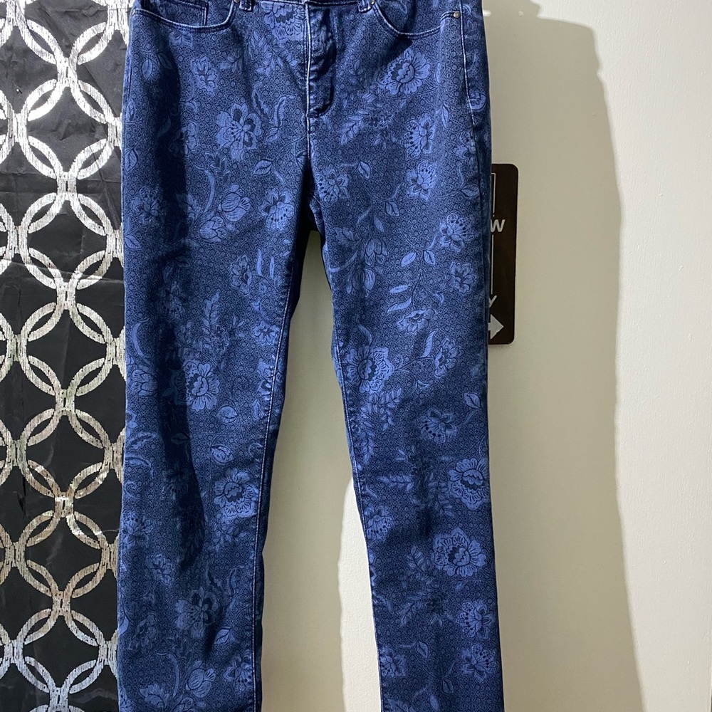 Ladies jeans size 4